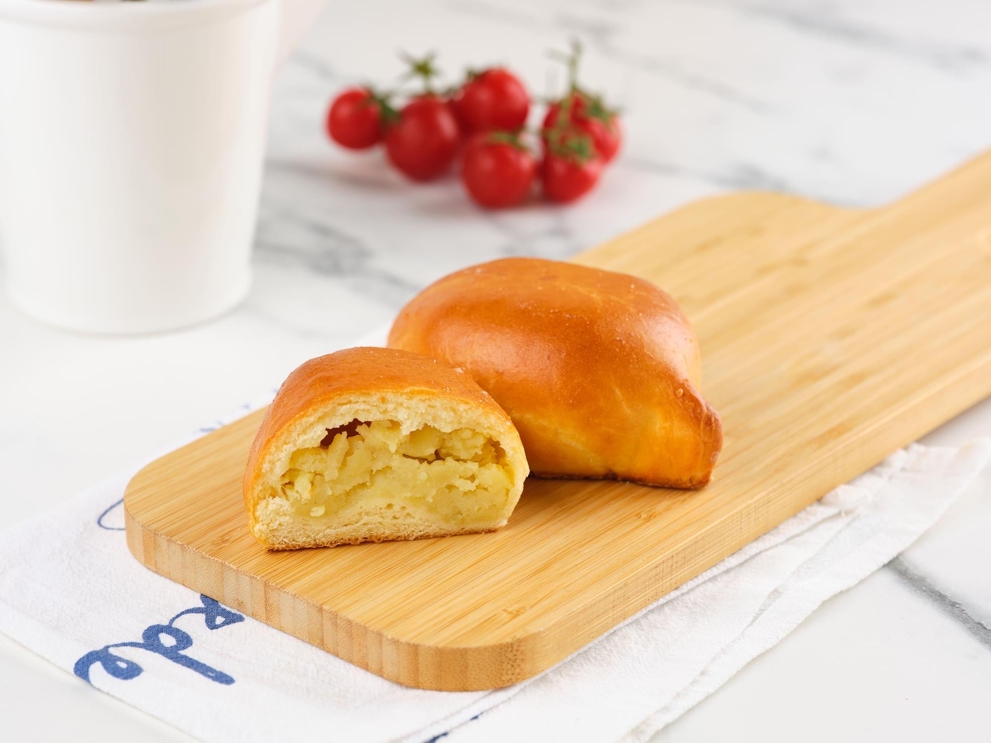 Расстегай с картошкой.
